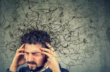 homem com ideias confusas-transtornos personalidade